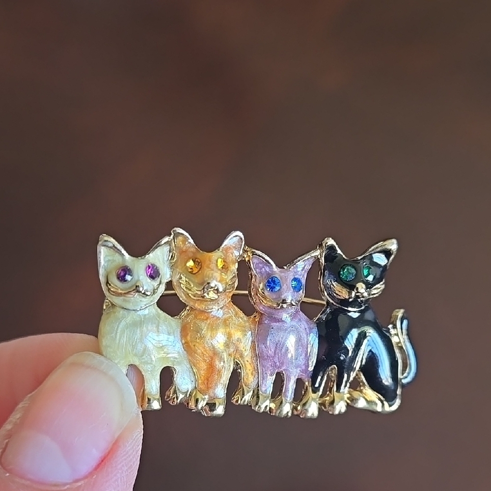 VINTAGE CAT ENAMEL BROOCH PIN RHINESTONE EYES